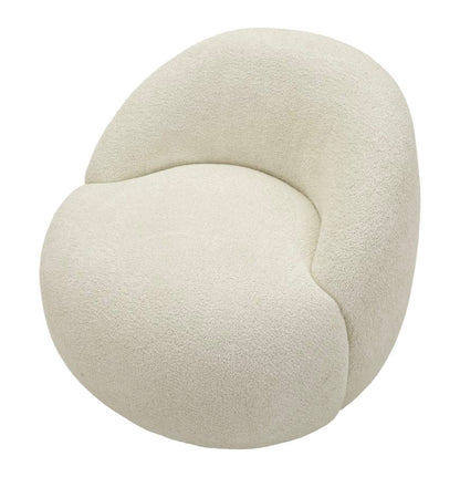 Dettaglio della superficie in tessuto bouclé morbido e resistente, colore avorio, della poltrona Ginevra Bianca, design scandinavo