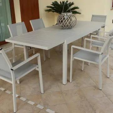 Tavolo Formentera tortora con sei sedie coordinate, perfetto per arredare terrazze e giardini.