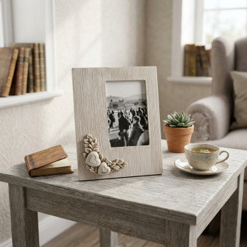 Portafoto rettangolare in MDF con decoro, colore tortora e bianco, 18x23 cm