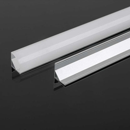 Profilo angolare trasparente per Strip LED 220V COB 3000K IP65, ideale per installazioni su angoli e superfici inclinate.