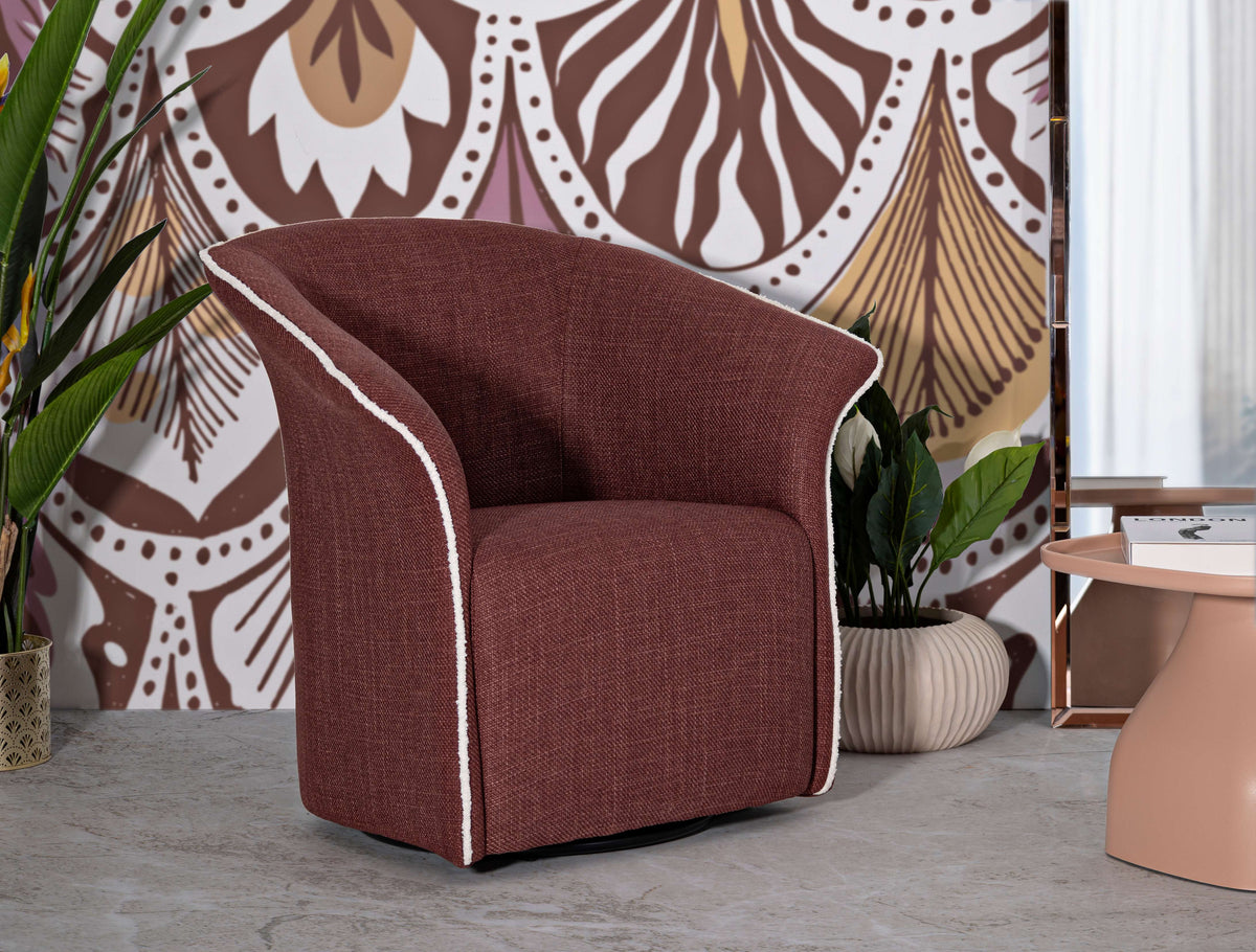 Poltrona Girevole Siena Bordeaux in ambiente moderno con piante e tavolino, ideale per soggiorni eleganti.