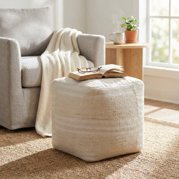 Pouf in lana avorio, forma cubica 40x40x40 cm, peso 1,85 kg