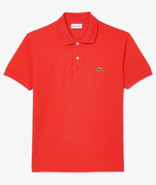 Poloshirt Lacoste in cotone rosso con colletto a 2 bottoni, logo verde a forma di coccodrillo sul petto, taglio classico, maniche corte