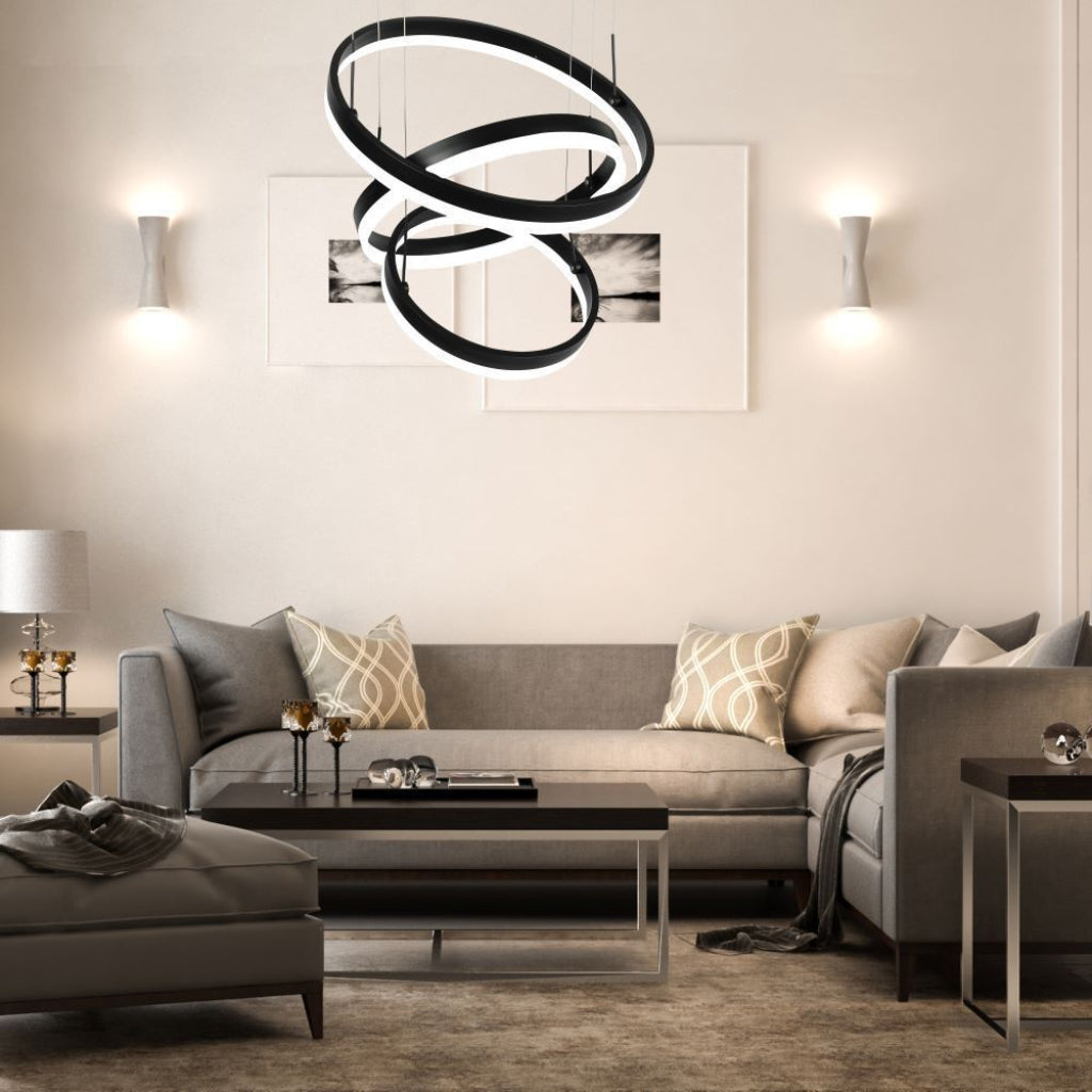 Immagine del lampadario LED sospensione a cerchi neri e bianchi, installato in soggiorno elegante, SKU: 213990
