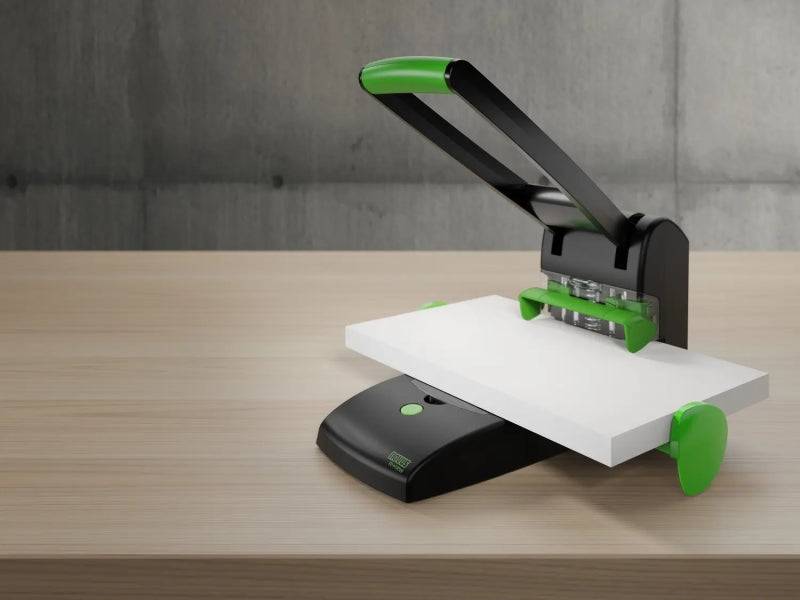 Novus B 2200 re+new Perforatrice per Spessori - Realizzata in Plastica Riciclata - Fino a 200 Fogli - Perforazione a 2 o 4 Fori