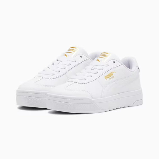 Sneakers sportive donna Puma Roma Feminine in pelle bianca con suola platform, dettagli dorati e chiusura a lacci, stile casual elegante.