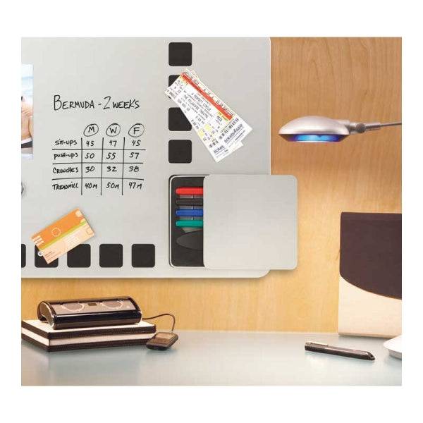 Nobo Lavagna Combinata Magnetica con Griglie in Schiuma per Fissare Note 610x390mm - Include 4 Pennarelli, 2 Magneti e Cancellino - Contenimento per Pennarelli e Cancellino