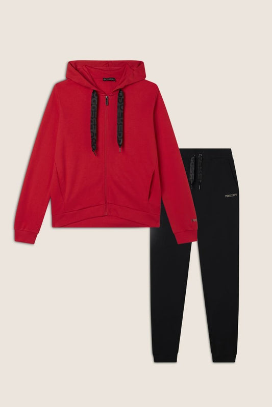 Tuta sportiva Freddy con felpa con cappuccio rossa in cotone, zip frontale e coulisse logata nera, pantaloni neri con dettagli logo, stile casual