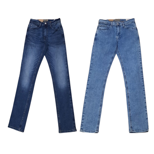 Jeans uomo in denim blu scuro con vestibilità comoda, dettagli classici, tessuto resistente, perfetti per look casual e quotidiani