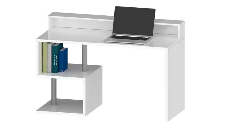 Scrivania moderna ESSE 140 bianca con design a 'S' e spazio per libri. Perfetta per un ufficio domestico minimalista.