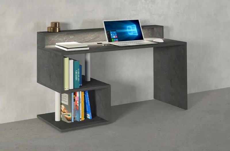 Scrivania moderna ESSE 140 grigia con sopralzo e vani portaoggetti. Design elegante e pratico per l'ufficio domestico.
