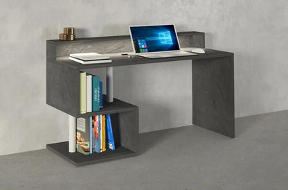 Scrivania moderna ESSE 140 grigia con sopralzo e vani portaoggetti. Design elegante e pratico per l'ufficio domestico.