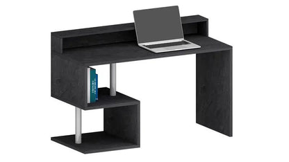 Scrivania ESSE 140 grigia con design a 'S', sopralzo e spazio per libri. Ideale per un home office moderno e funzionale.