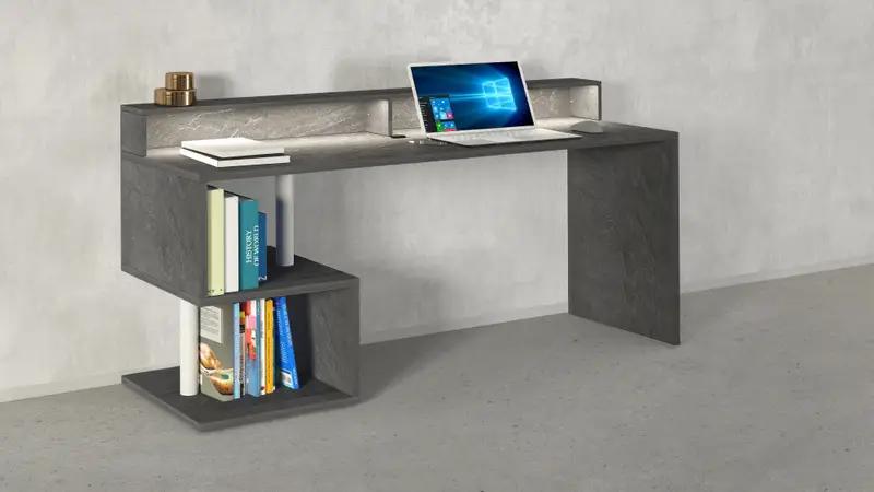 Scrivania con Sopralzo Esse 180 in grigio scuro con ripiani laterali per libri e accessori, design elegante e funzionale.