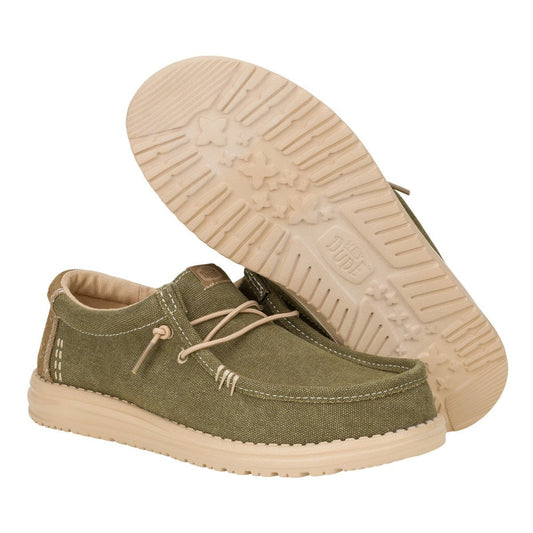 Scarpe sportive da uomo in tessuto verde con suola in gomma beige, lacci elastici e tomaia resistente, ideali per uso casual e outdoor