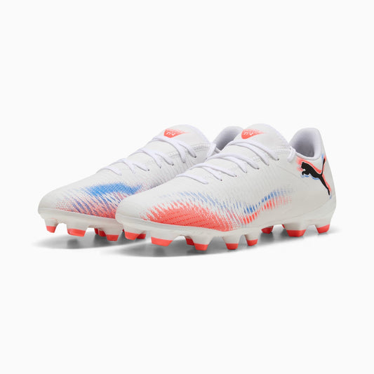 Scarpe da calcio Puma Future 8 Play FG/AG bianche con dettagli colorati, tomaia sintetica, tacchetti per terreni compatti e artificiali, SKU: 4069156648449