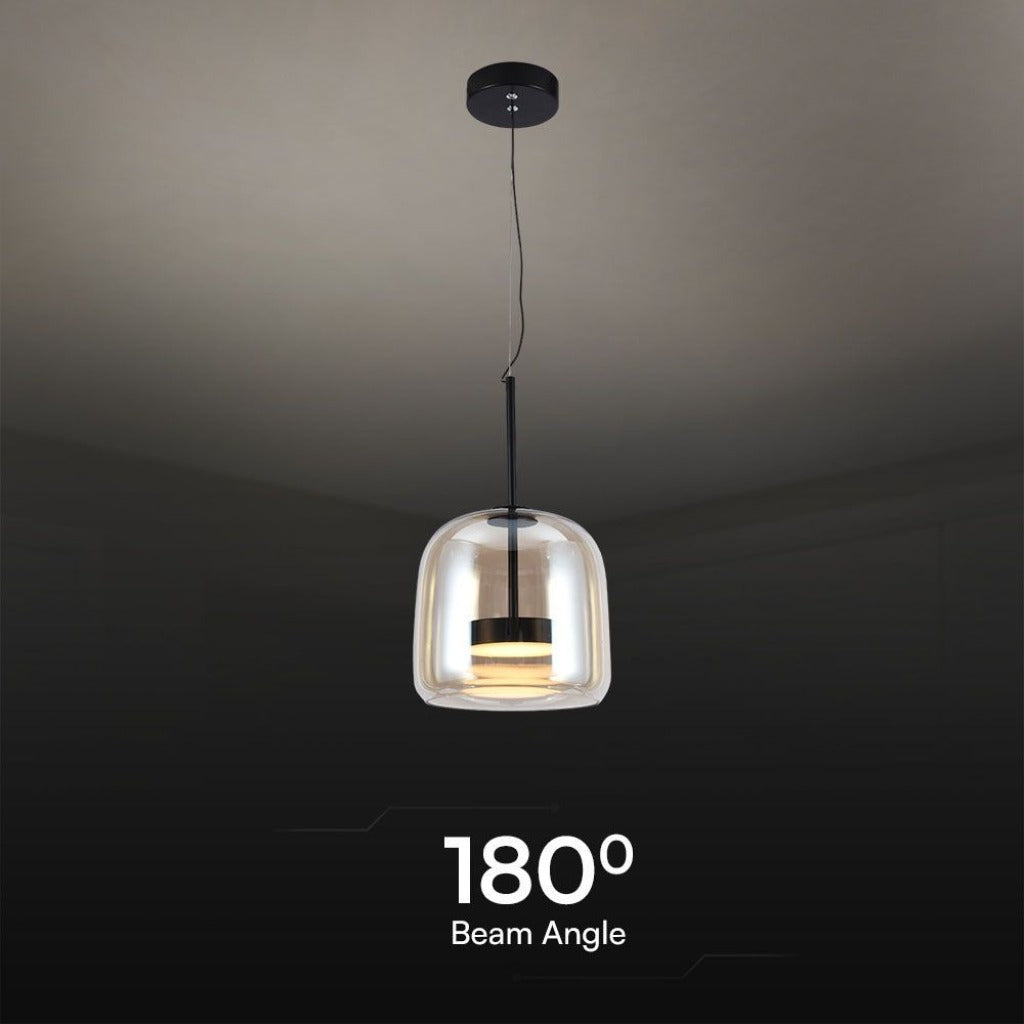 Lampada a sospensione LED in metallo nero e vetro ambra, con angolo di emissione di 180°, ideale per illuminazione decorativa moderna