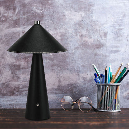 Lampada LED da Tavolo 3W Nera Ricaricabile Touch Dimmer 3in1 su scrivania, perfetta per studio e ambienti interni eleganti.