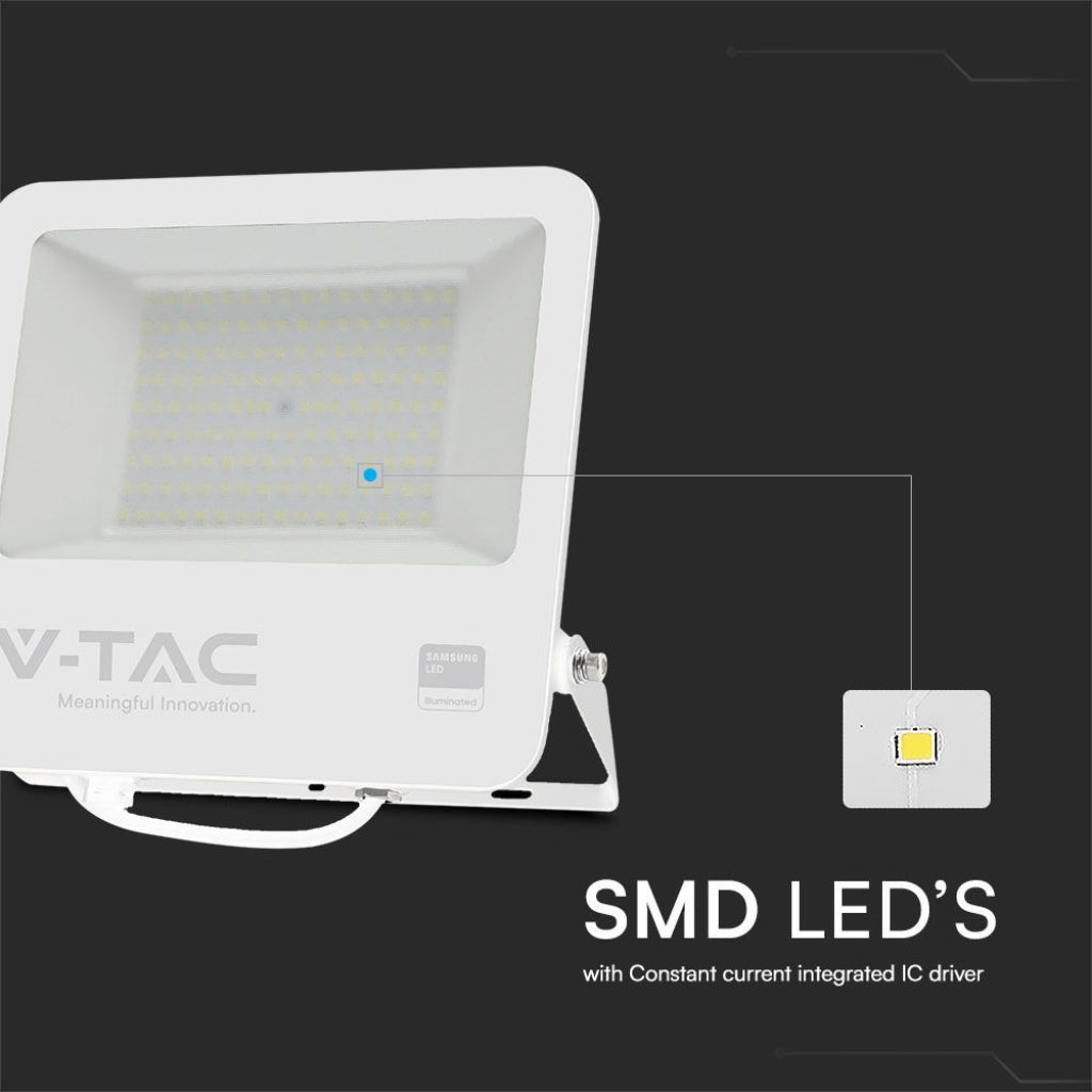 Faro LED 100W con chip Samsung e LED SMD ad alta efficienza, driver IC integrato per prestazioni costanti e affidabili.