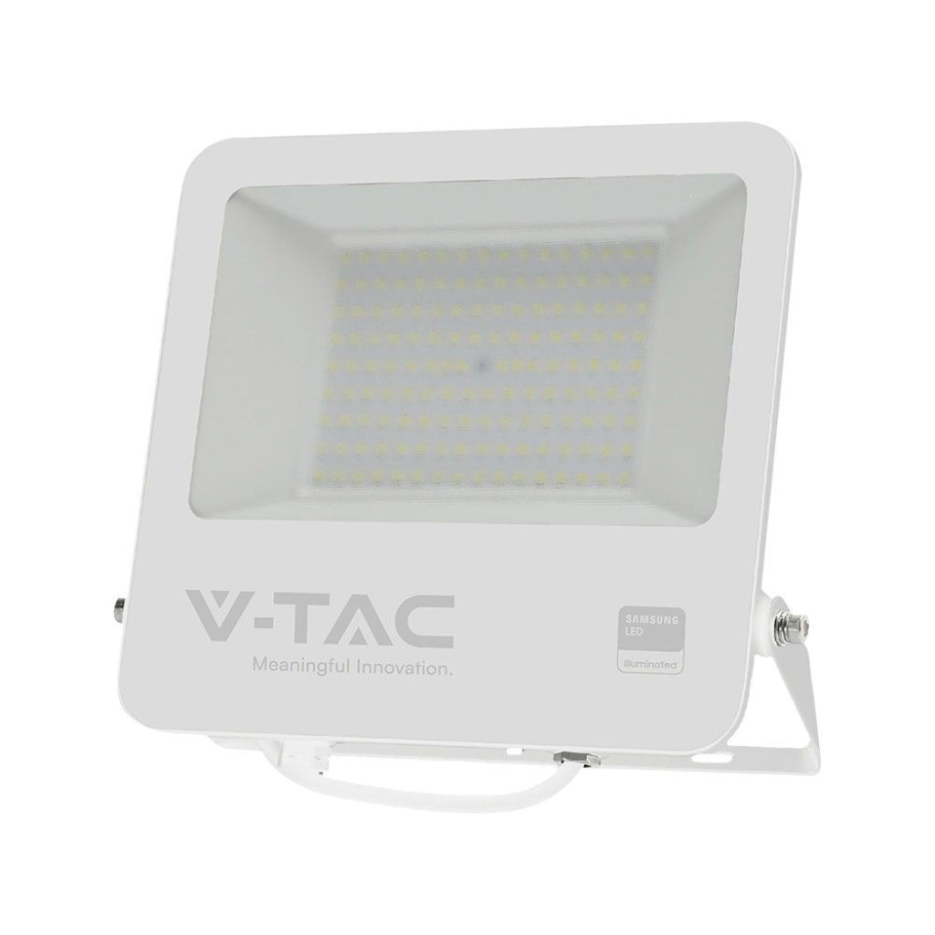 Faro LED 100W Chip Samsung Bianco 6400K IP65 con Cavo 1m VT-44104 con design compatto in alluminio per illuminazione esterna efficiente.