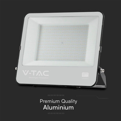 Faro LED 200W Nero con Chip Samsung 6500K IP65, realizzato in alluminio premium per una maggiore durata e resistenza.
