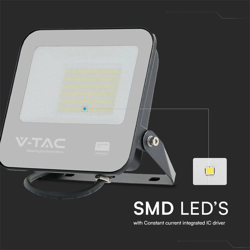 Faro LED V-TAC 50W con chip SMD Samsung e driver IC integrato, ideale per illuminazione esterna efficiente e duratura.