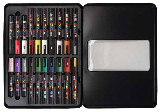 Posca Valigetta Metallica con 20 Pennarelli di Pittura - Assortiti in Colore e Tratto - Punta in Poliestere - Inchiostro Pigmentato a Base Acqua - Resistente alla Luce - Include Fogli e Consigli di Dirty Harry - Colori Assortiti
