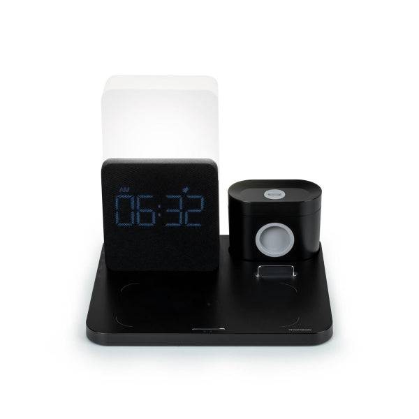 Thomson Sveglia con Stazione di Ricarica Wireless per Smartphone, Smartwatch - Ricarica USB-C per Auricolari - Display LCD - Luce Notturna LED - Colore Nero