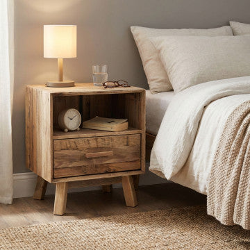 Comodino in legno di pino riciclato con cassetto e ripiano