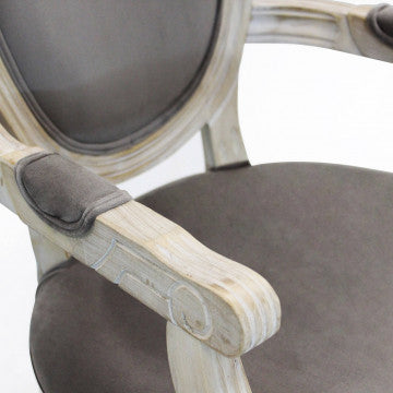 Poltrona in velluto taupe con struttura in legno 55x46x96 cm