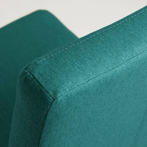 Dettaglio della cucitura sulla seduta in tessuto verde smeraldo, rivestimento resistente e di alta qualità, perfetta per ambienti eleganti.