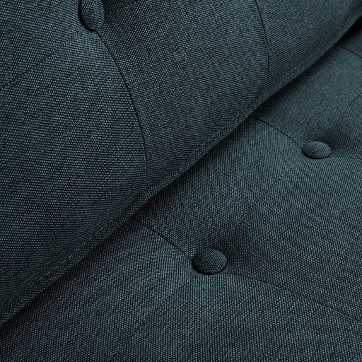 Dettaglio tessuto del divano letto in tessuto Deep Sea, con bottoni decorativi e cuciture precise, materiale resistente e di qualità