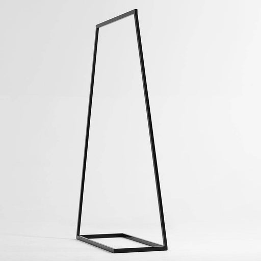 Appendiabiti HALL 100 in metallo nero, con forma slanciata e linee pulite, perfetto per arredare con stile ambienti contemporanei.