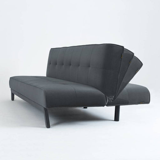 Divano letto in tessuto nero con schienale imbottito e gambe in legno, perfetto per spazi di relax e ospitalità moderna.