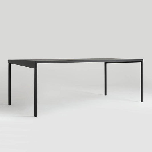 Tavolo da pranzo nero in metallo con piano rettangolare, stile semplice e funzionale, abbinato a sedia gialla in velluto, SKU: TD006OBR200-9005