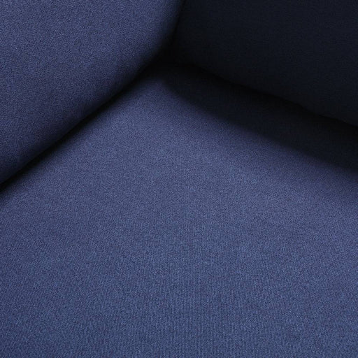 Dettaglio tessuto blu navy del divano, morbido e resistente, con superficie liscia e dettagli di cuciture sottili per un look moderno.