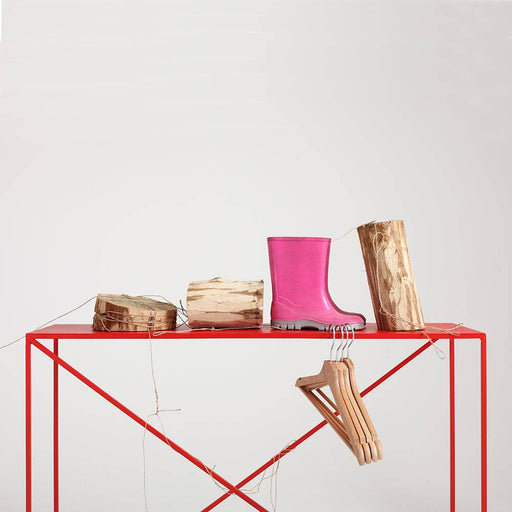 Console in metallo rosso con struttura aperta, superficie liscia, design industriale, perfetta come elemento decorativo, SKU: TD004MEMK100-03