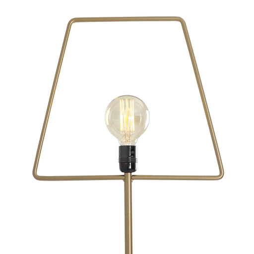 Lampada da terra Firkant Oro con struttura in metallo dorato, forma trapezoidale aperta e lampadina a vista, stile moderno e minimalista
