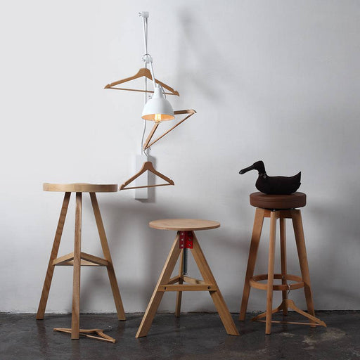 Lampada da parete minimalista bianca con braccio regolabile, ideale per ambienti pubblici e privati, design versatile, SKU: LPAX001COBW-01