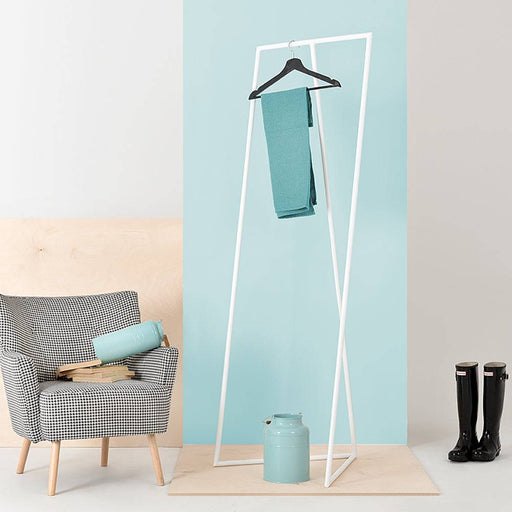 Appendiabiti ZET 175 Bianco in stile minimalista, con struttura in metallo bianco, perfetto per camera da letto o ingresso