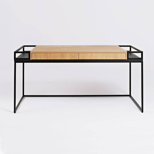 Scrivania con piano in legno chiaro e struttura in metallo nero, decorata con lampada da scrivania, perfetta per studio o ufficio - SKU: BI001K16-160-3395-02
