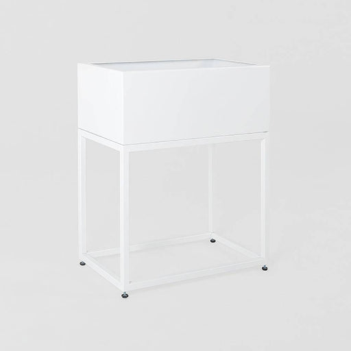 Fioriera bianca FIORINA con struttura in metallo, design minimalista, perfetta per decorare ambienti interni o esterni con stile scandinavo.