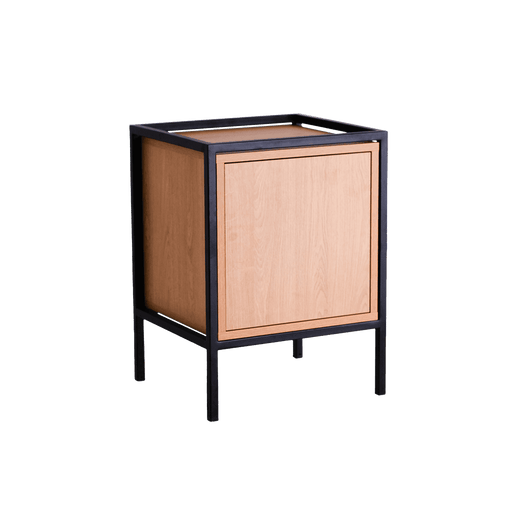 Mobili SKAP con struttura in metallo nero e pannelli in legno naturale, comodino versatile per arredo moderno e funzionale