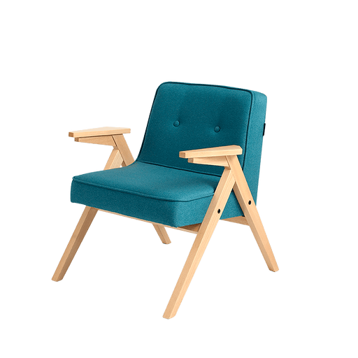 Poltrona VINC Sea Breeze naturale con struttura in legno chiaro, rivestimento in tessuto blu, design compatto e stile moderno.