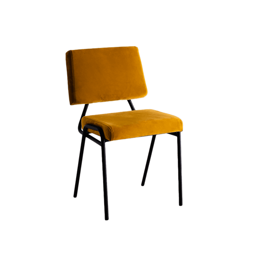 Sedia design semplice con rivestimento in velluto color senape, struttura in metallo nero, ideale per ambienti moderni e eleganti
