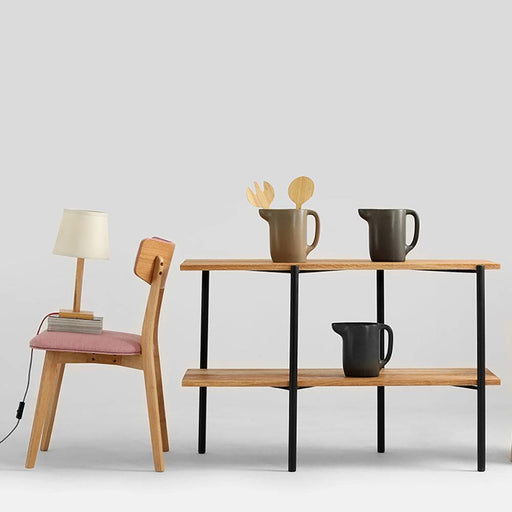 Immagine di una consolle RAVE BASIC 110 in rovere nero con ripiani in legno e struttura in metallo, decorata con oggetti di design, SKU: TB002RAVKON110-3395-9005