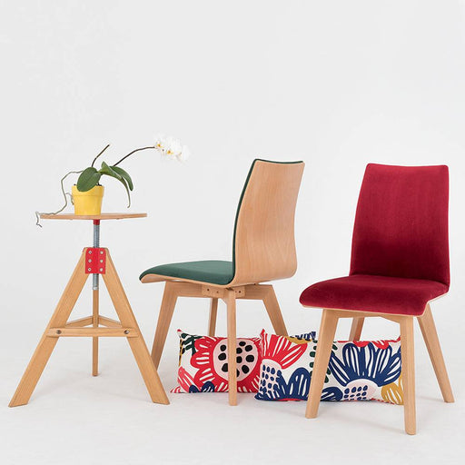 Set di sedie in legno con rivestimento in velluto rosso mirtillo, stile moderno e confortevole, perfette per ambienti domestici e lavorativi