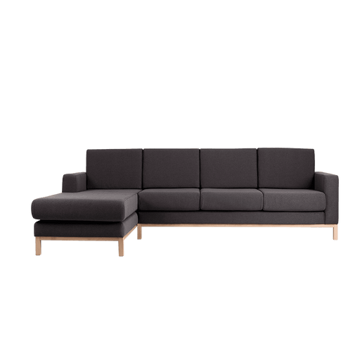 Divano angolare 3 posti in tessuto grigio carbone con struttura in legno chiaro, design moderno e confortevole, ideale per soggiorno.