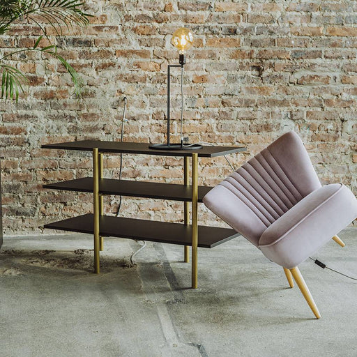 Console in stile contemporaneo con ripiani in legno nero e gambe in metallo dorato, posizionata in ambiente con parete in mattoni, SKU: TB002RAVKON3F110-7919-1111