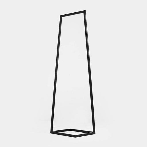 Appendiabiti nero in metallo con design elegante e lineare, con dimensioni di 50x40x170 cm, perfetto per arredamento moderno